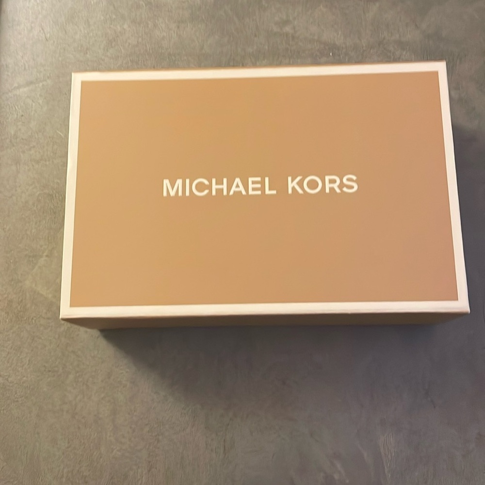 Michael Kors Wristlet Box